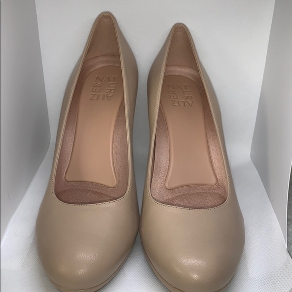NWOT Elegant Nude Pumps - Picture 1 of 7